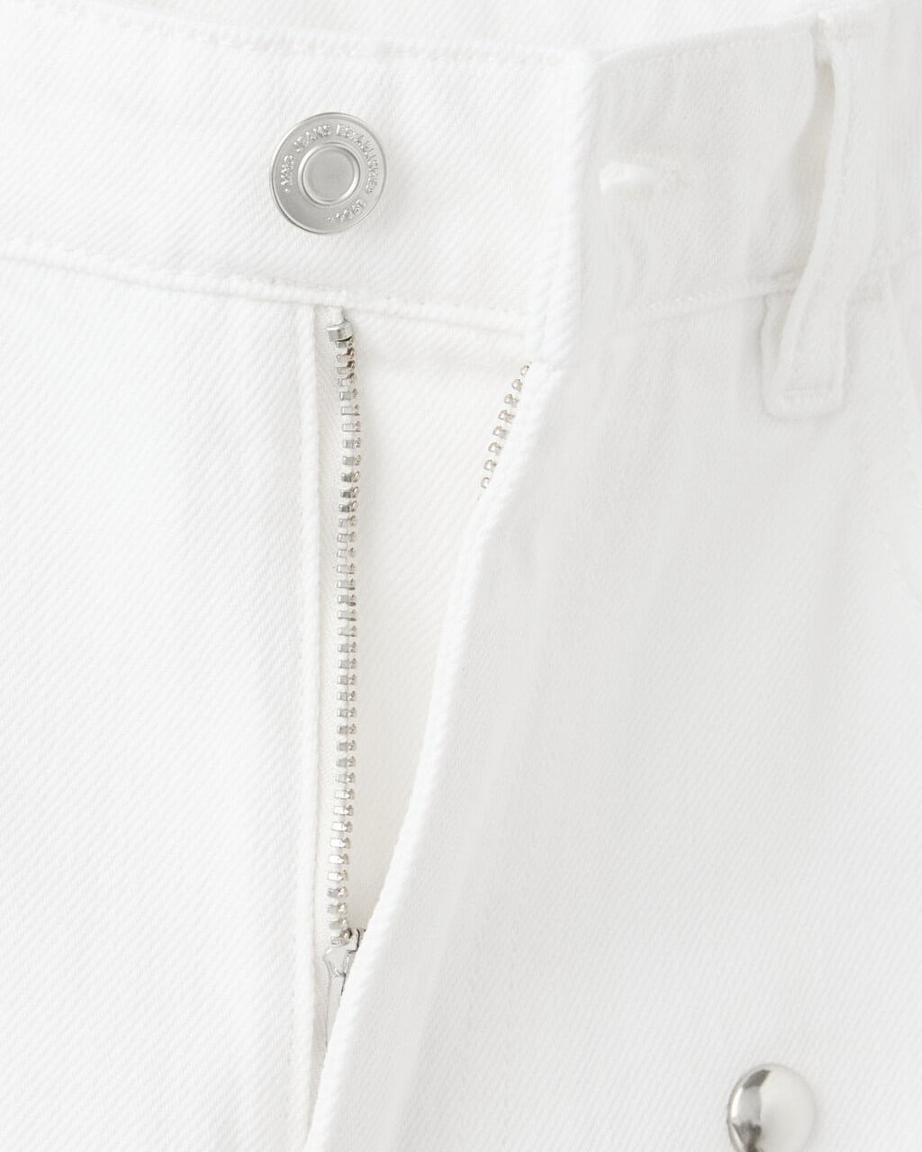 Color-Off white