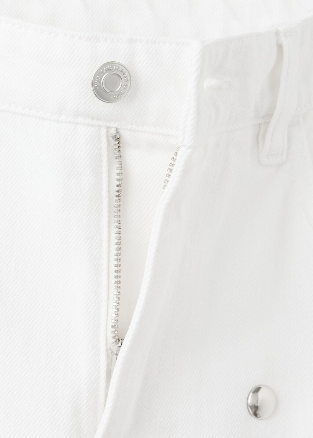 Color-Off white