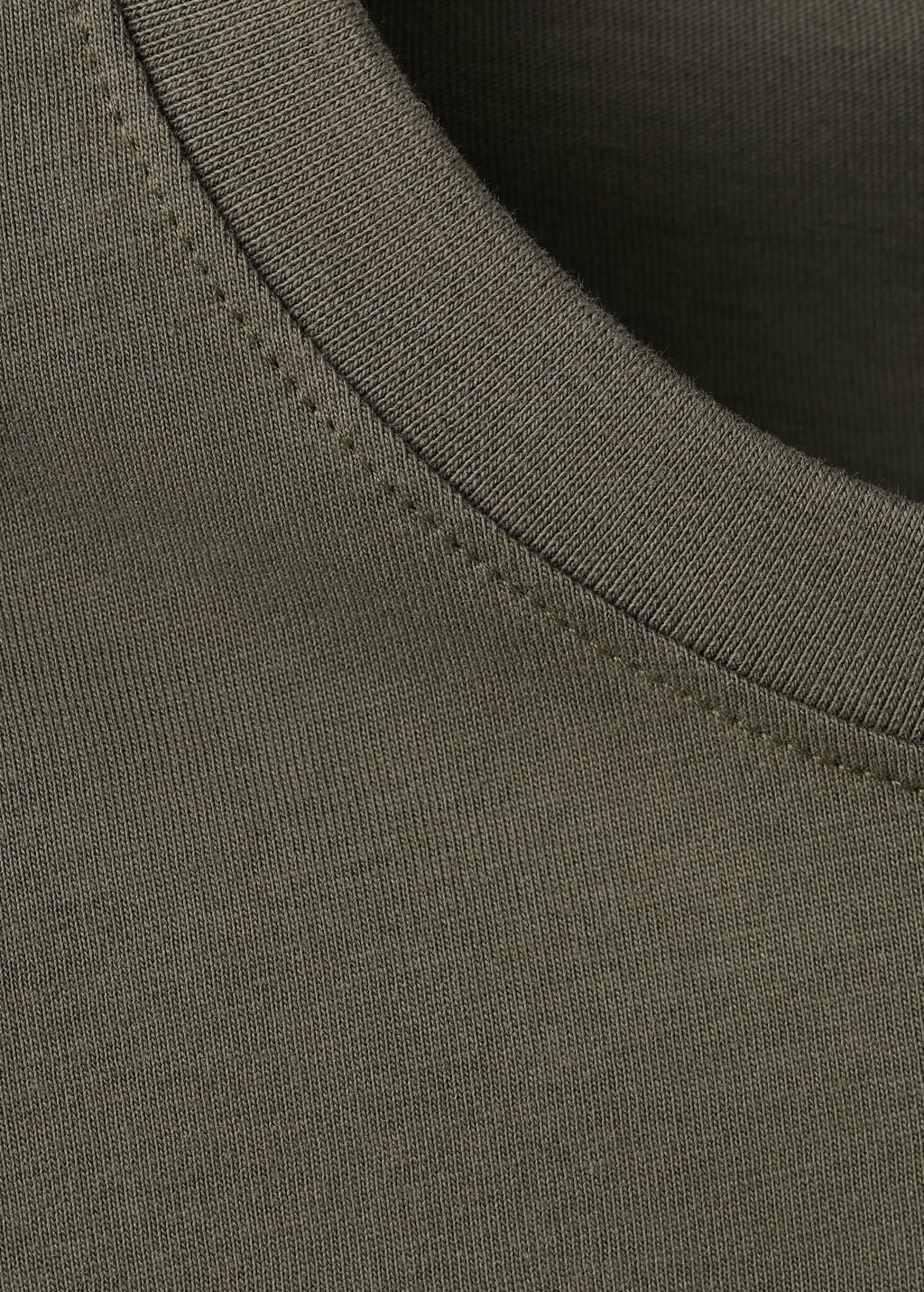 Color-Dark caza