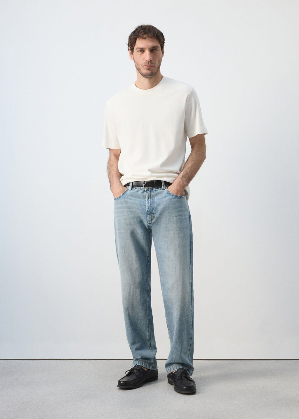 Color-Off white