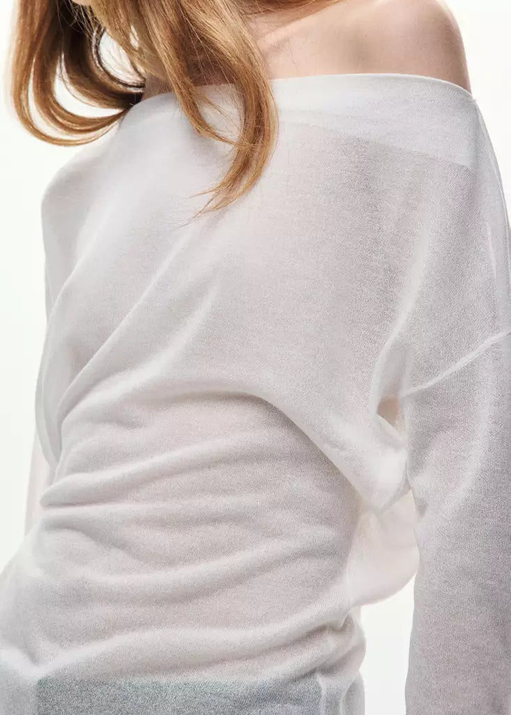 Color-Off white