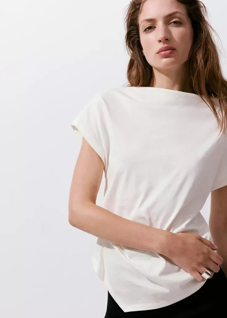 Color-Off white