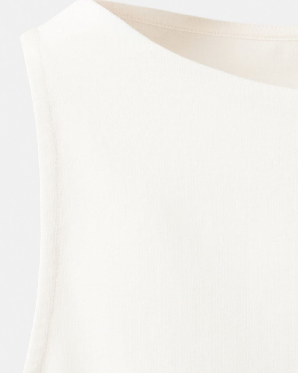Color-Off white