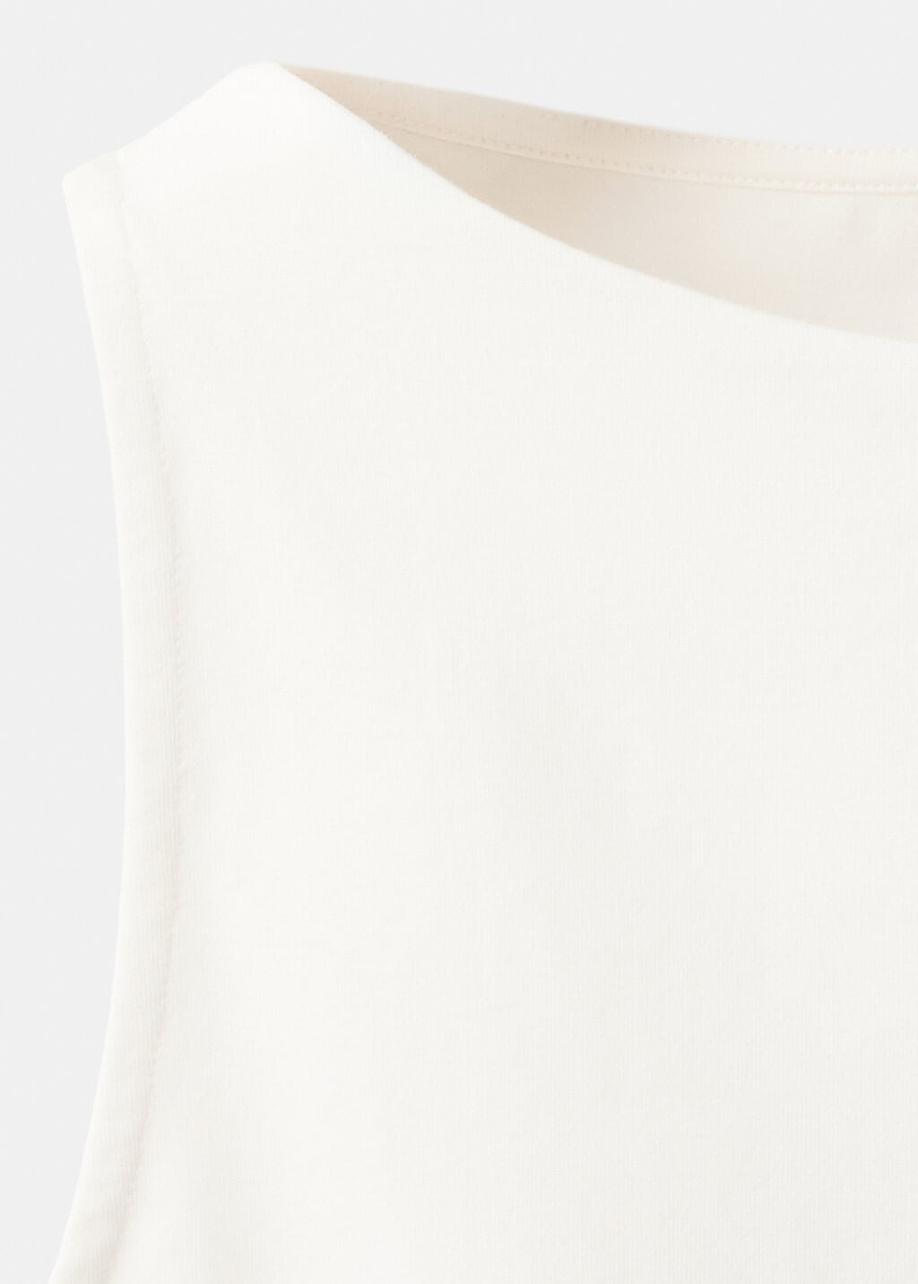 Color-Off white