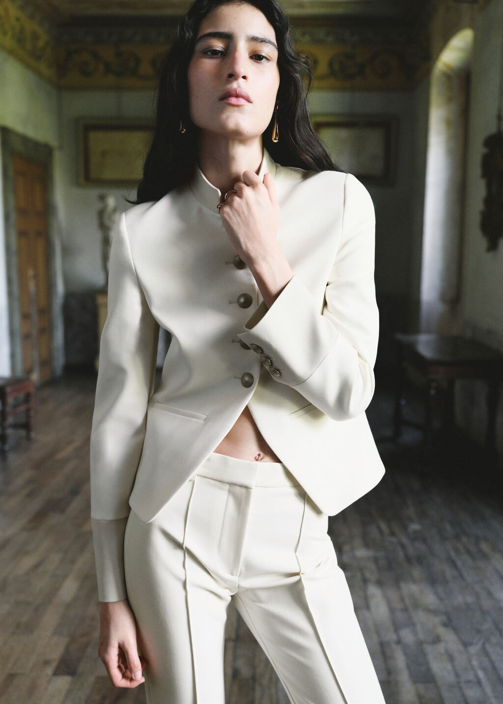 Color-Off white