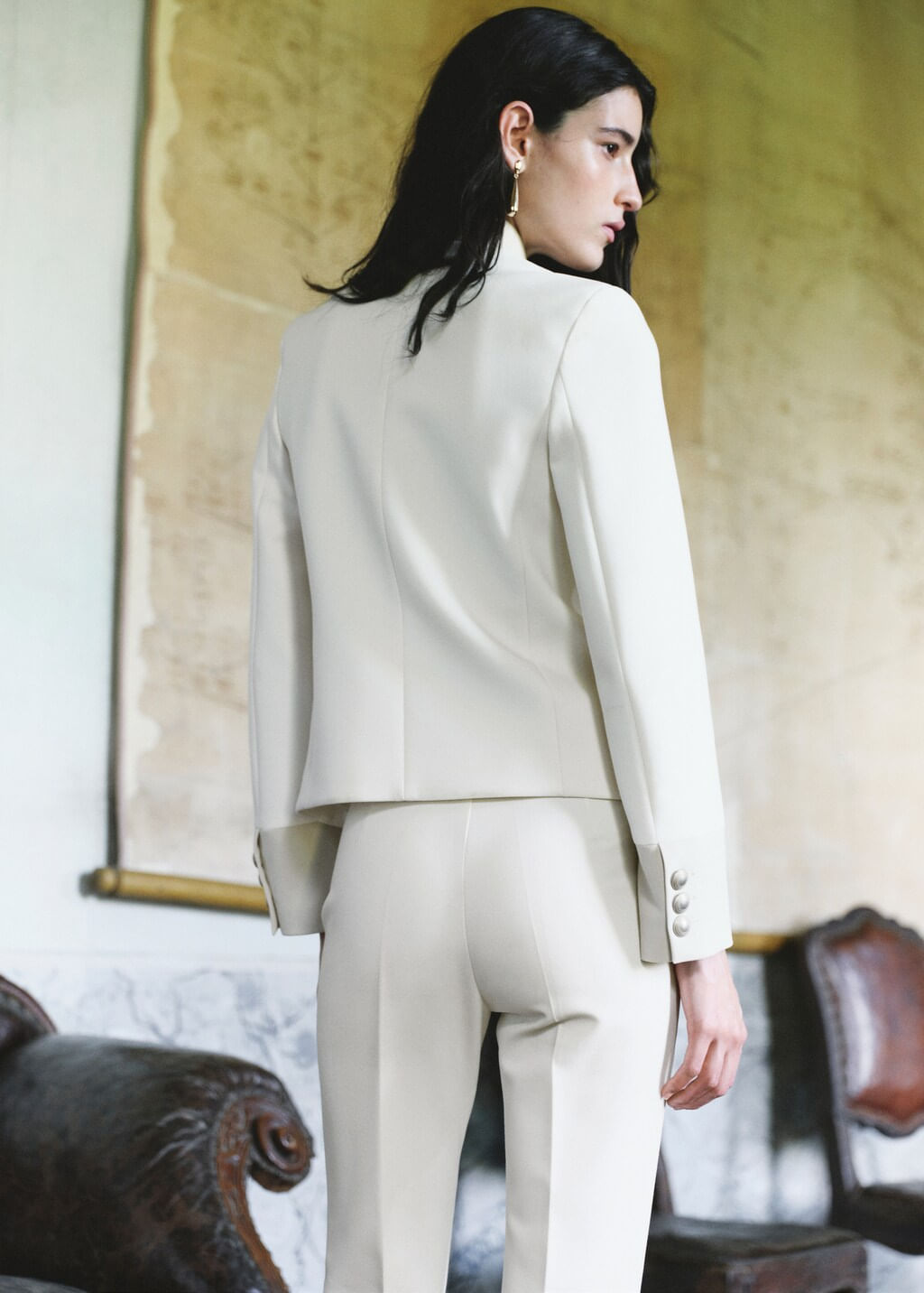 Color-Off white