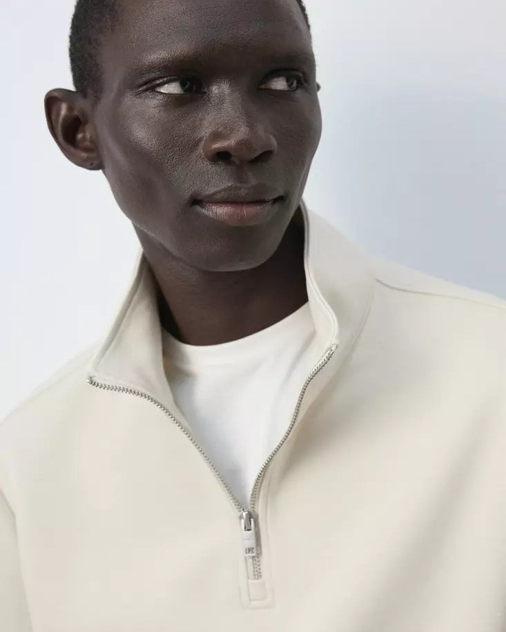 Color-Off white