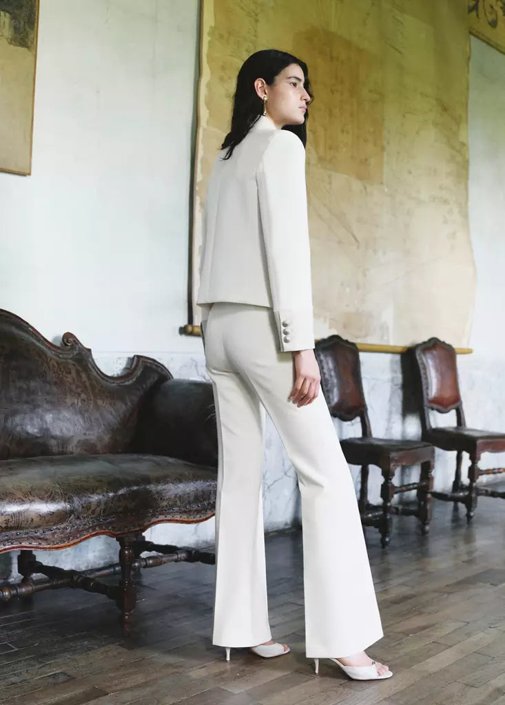 Color-Off white