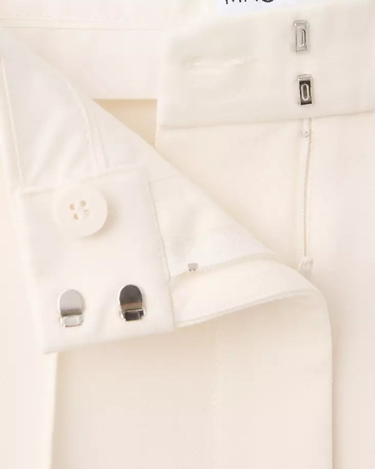 Color-Off white