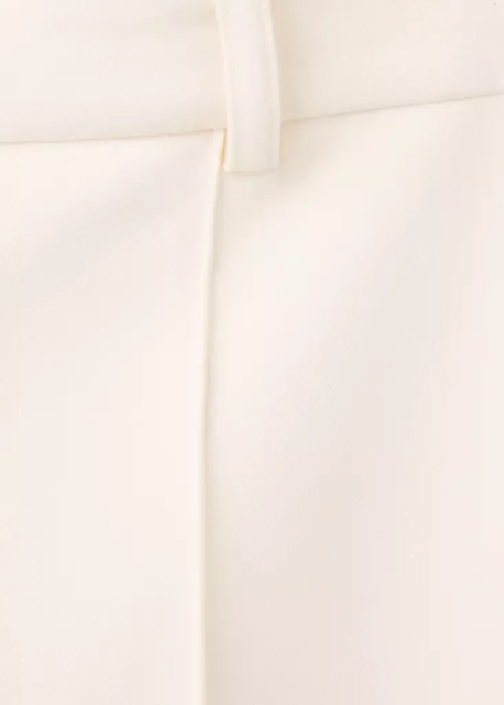 Color-Off white